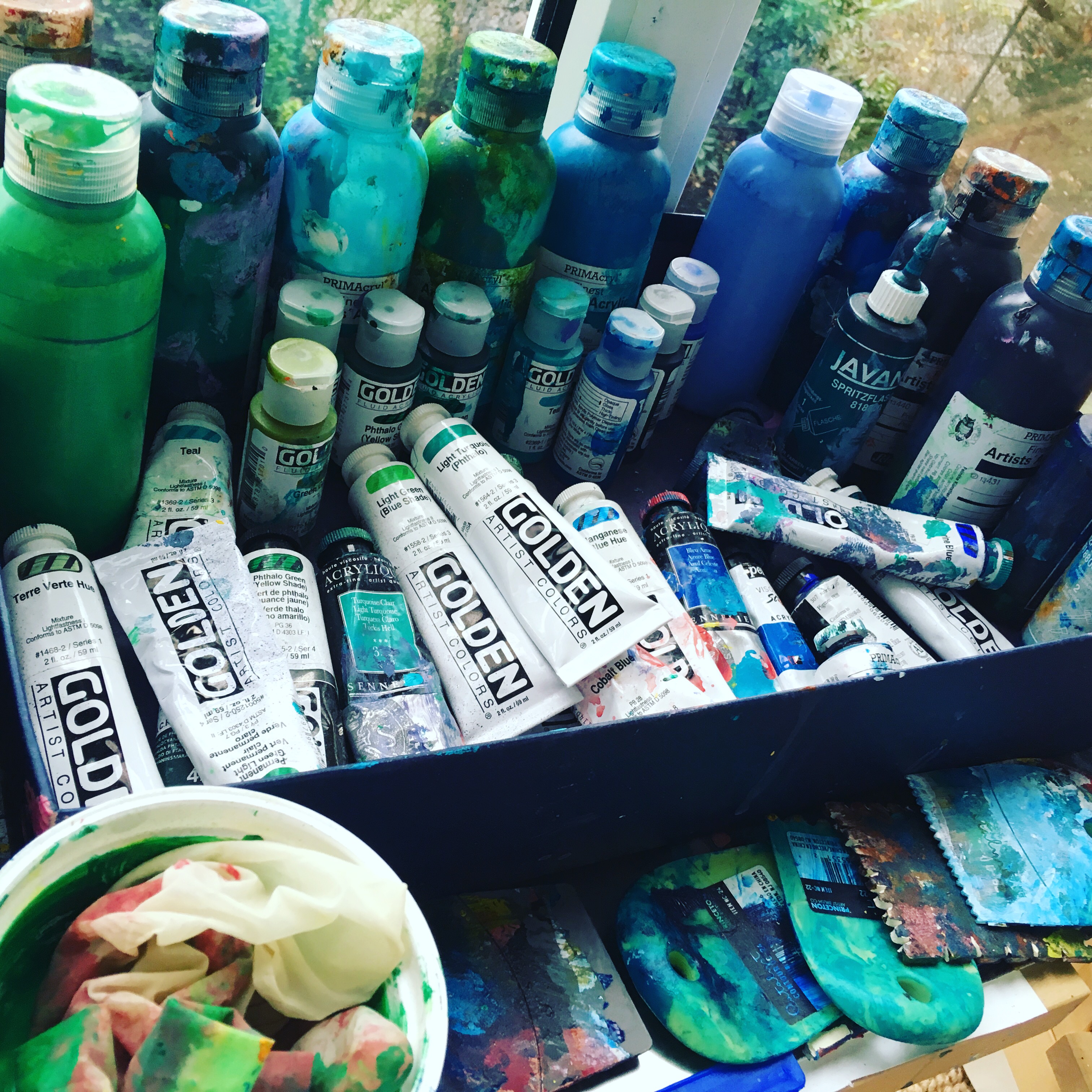 Behind the Scenes – Part 4/6 – My favorite acrylic paints