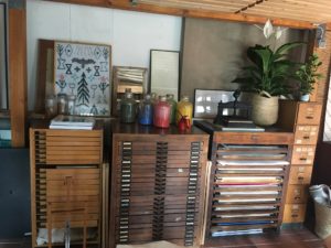 Archiving furniture for paper and painting treasures
